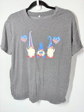 Gray Patriotic Gnome Tee Womens Medium USA Flag July 4th Graphic T-Shirt Festive